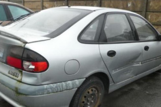 Pare choc arriere RENAULT LAGUNA 1