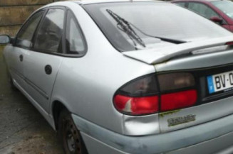 Pare choc arriere RENAULT LAGUNA 1