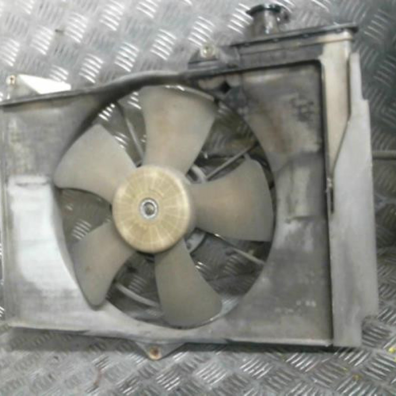 Moto ventilateur radiateur TOYOTA YARIS VERSO Photo n°2