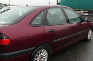 Aile avant droit RENAULT LAGUNA 1