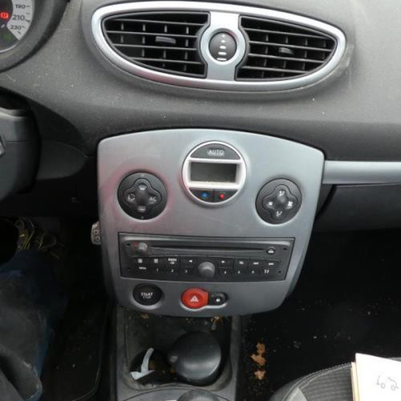 Ecran GPS RENAULT CLIO 3 Photo n°13