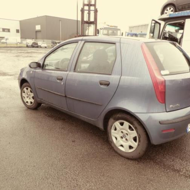 Calandre FIAT PUNTO 2 Photo n°5