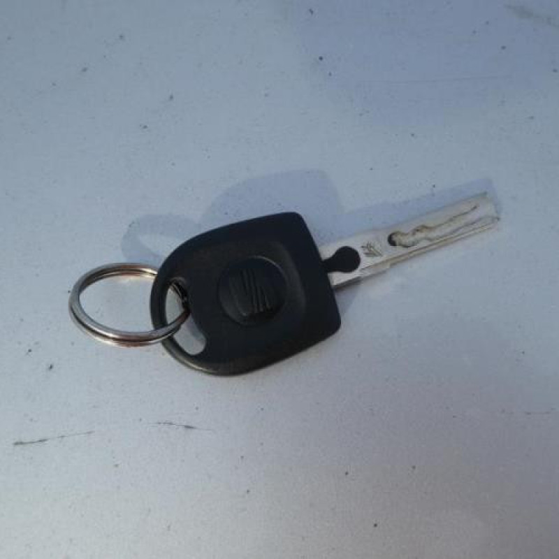 Attache ceinture arriere gauche SEAT LEON 1 Photo n°14