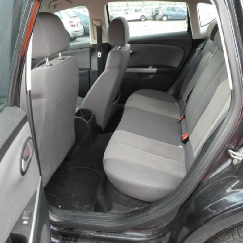 Attache ceinture arriere gauche SEAT LEON 2 Photo n°9