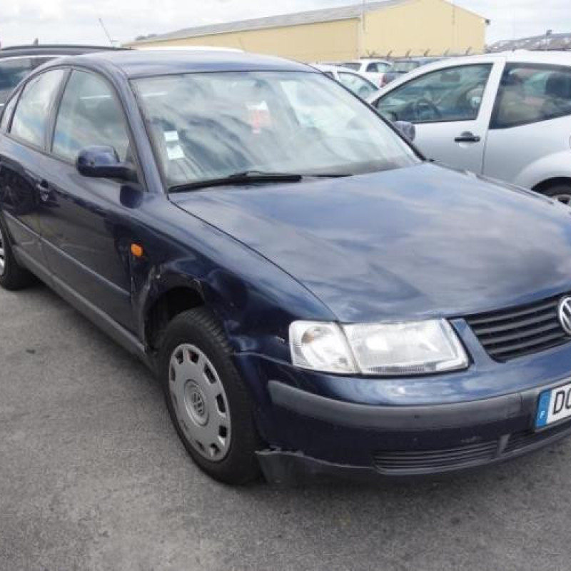 Pare choc arriere VOLKSWAGEN PASSAT 4 Photo n°4