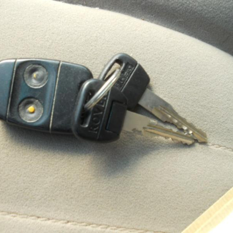 Attache ceinture arriere gauche ROVER 400 2 Photo n°10