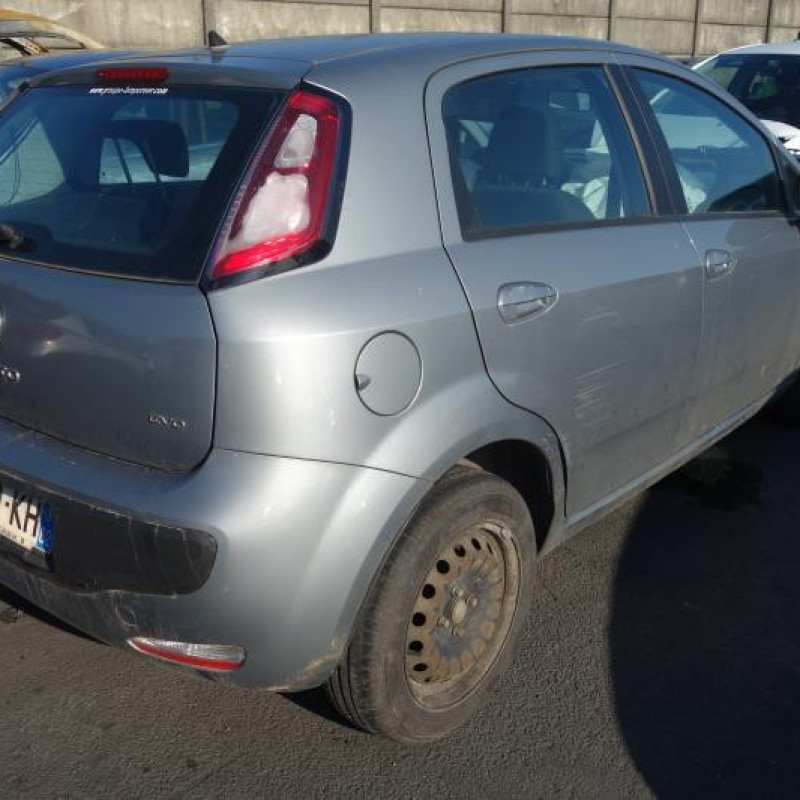 Anti brouillard arriere gauche FIAT PUNTO EVO 3 Photo n°5