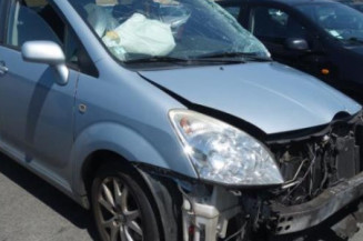 Etrier arriere droit (freinage) TOYOTA COROLLA VERSO 2