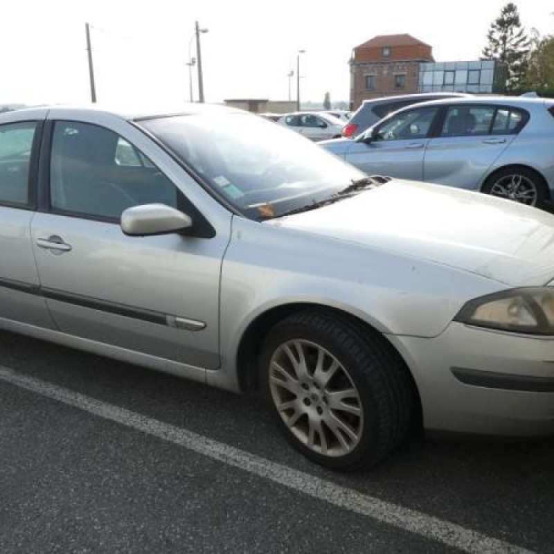 Feu arriere stop central RENAULT LAGUNA 2 Photo n°6