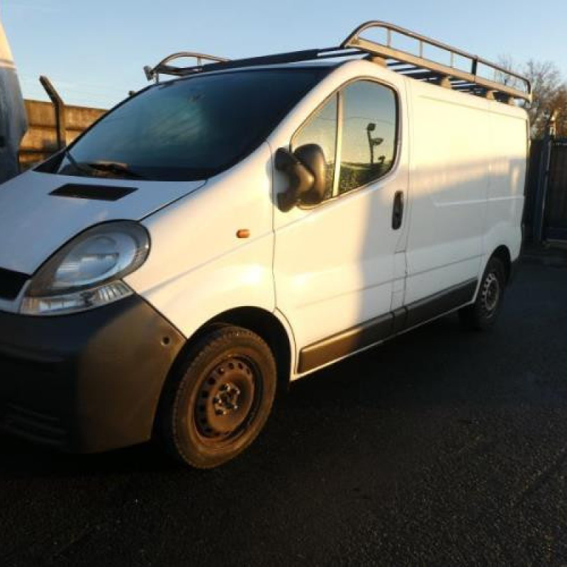 Calandre RENAULT TRAFIC 2 Photo n°2