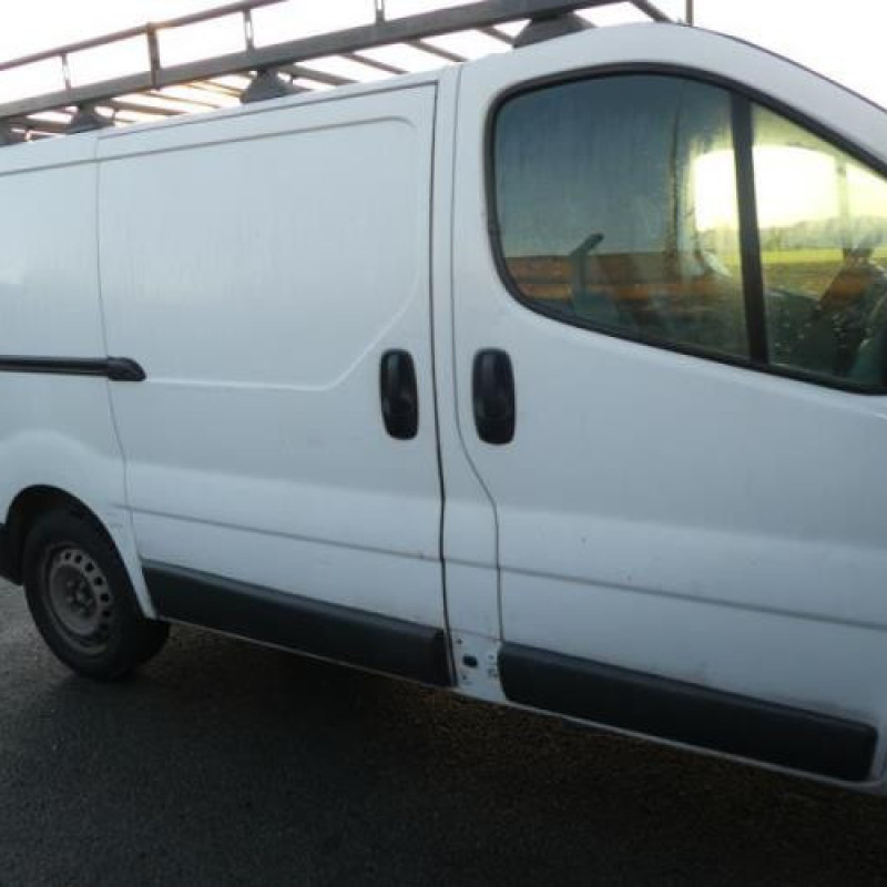 Calandre RENAULT TRAFIC 2 Photo n°4