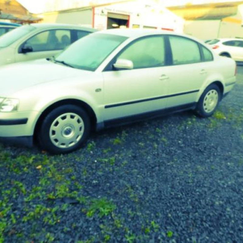 Renfort pare choc avant (traverse) VOLKSWAGEN PASSAT 4 Photo n°2