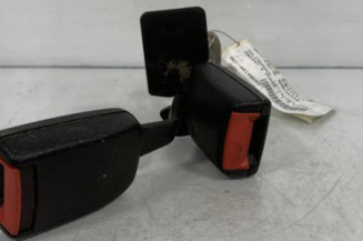 Attache ceinture arriere gauche VOLKSWAGEN PASSAT 4