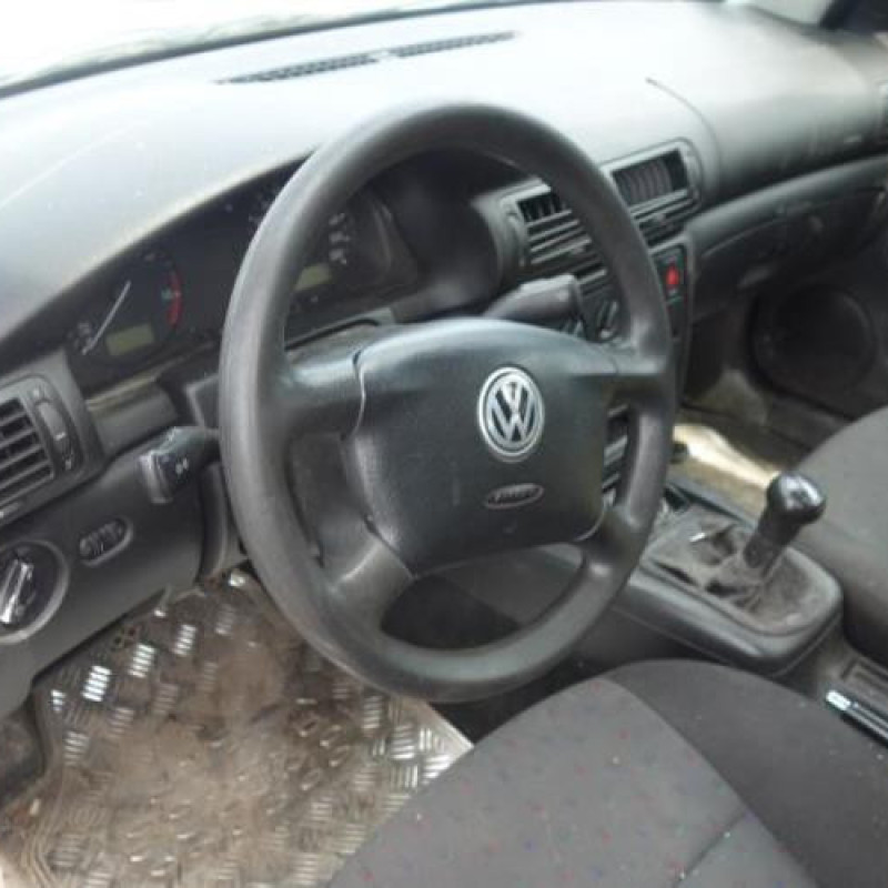 Attache ceinture arriere gauche VOLKSWAGEN PASSAT 4 Photo n°9