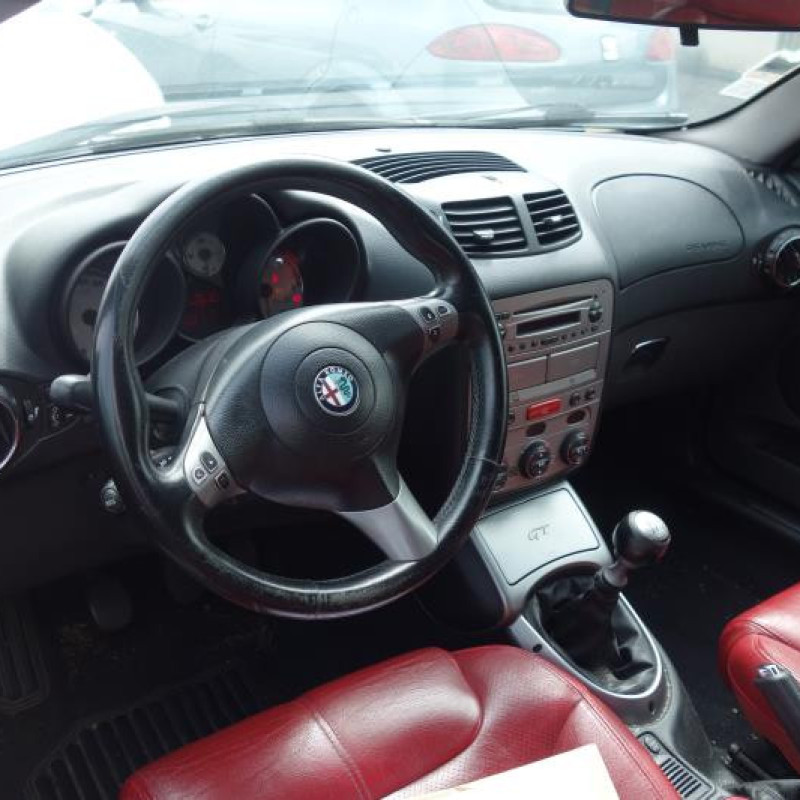 Attache ceinture arriere gauche ALFA ROMEO GT Photo n°8