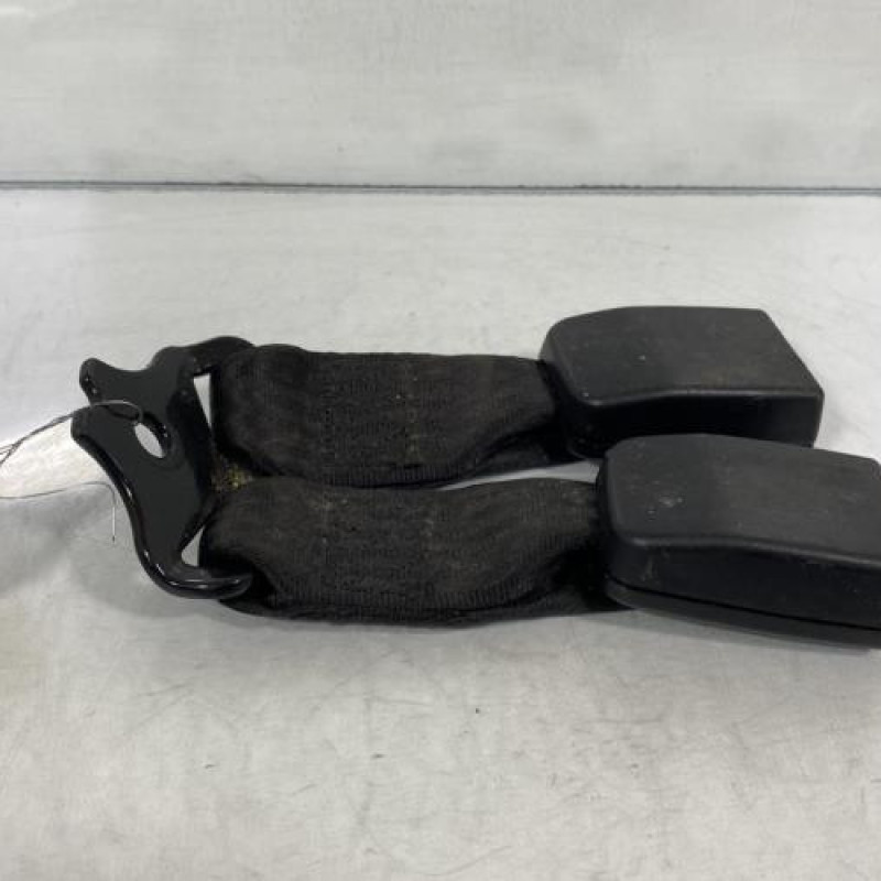 Attache ceinture arriere centrale FORD KA 1 Photo n°3