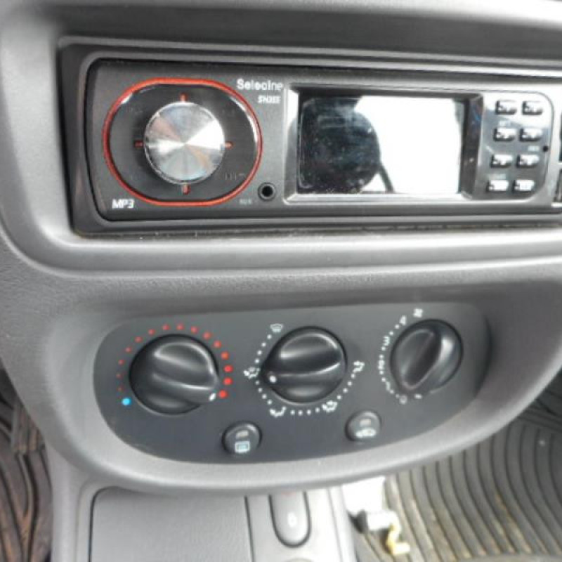 Pompe de direction RENAULT CLIO 2 Photo n°8