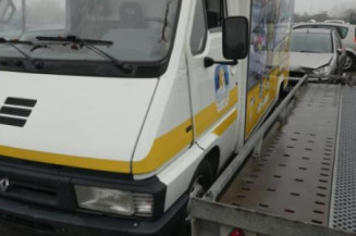 Charniere de capot RENAULT MASTER 1