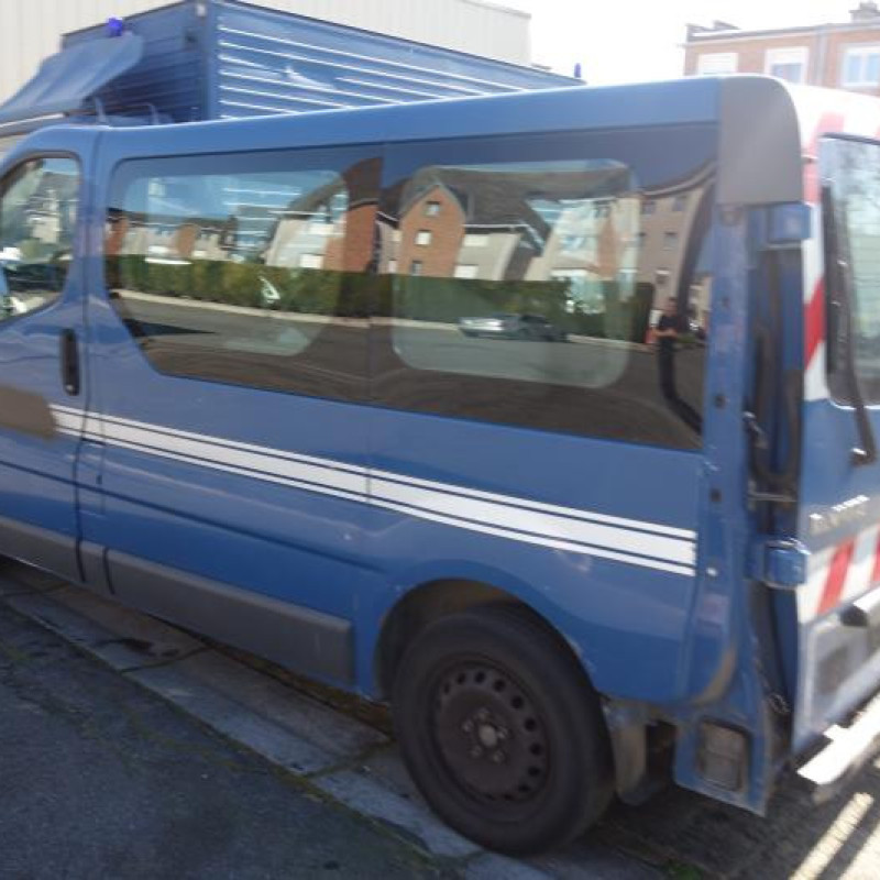 Calandre RENAULT TRAFIC 2 Photo n°6