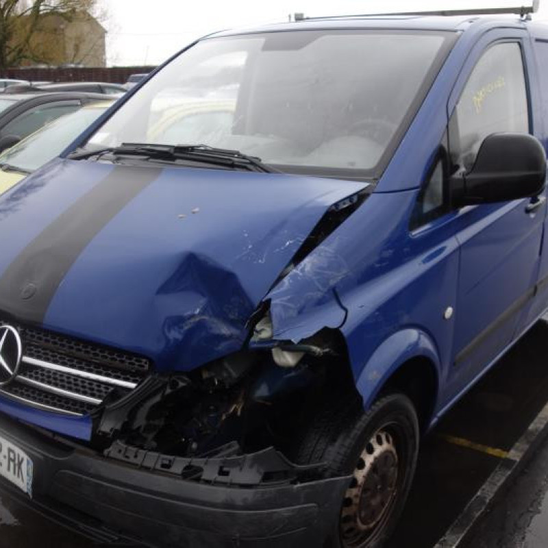 Pare choc arriere MERCEDES VITO 639 Photo n°4