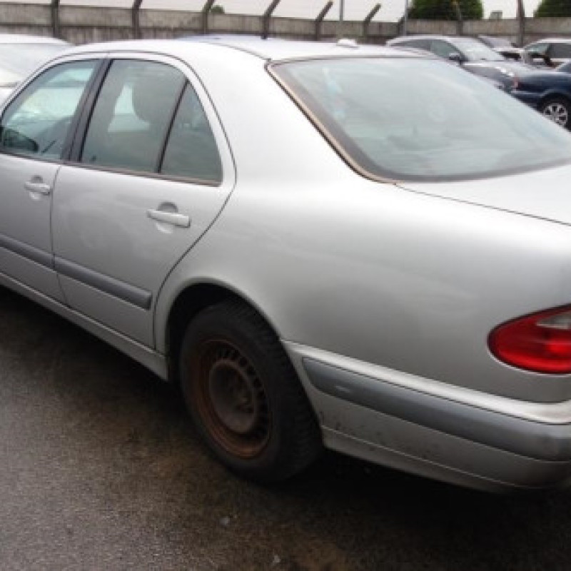 Boitier de prechauffage MERCEDES CLASSE E 210 Photo n°7