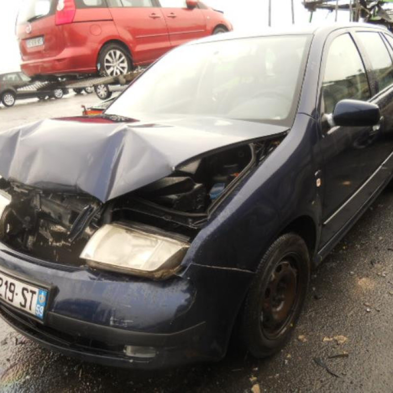 Attache ceinture arriere gauche SKODA FABIA 1 Photo n°4