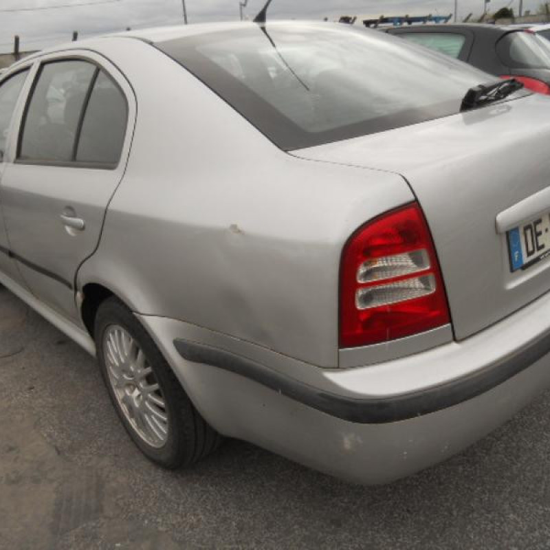 Attache ceinture arriere gauche SKODA OCTAVIA 1 Photo n°8