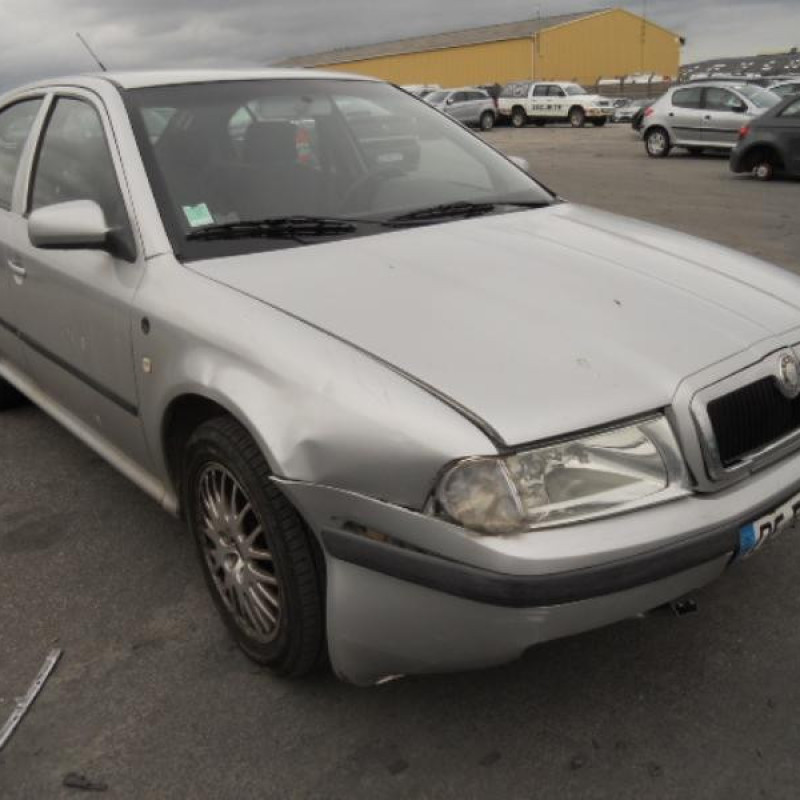 Renfort pare choc arriere (traverse) SKODA OCTAVIA 1 Photo n°4