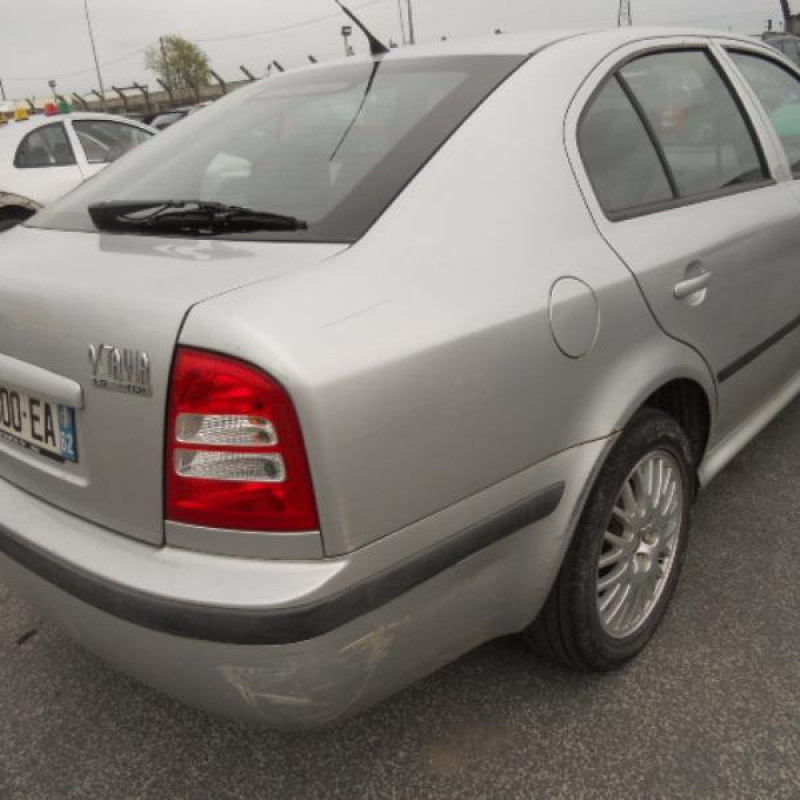 Renfort pare choc arriere (traverse) SKODA OCTAVIA 1 Photo n°5