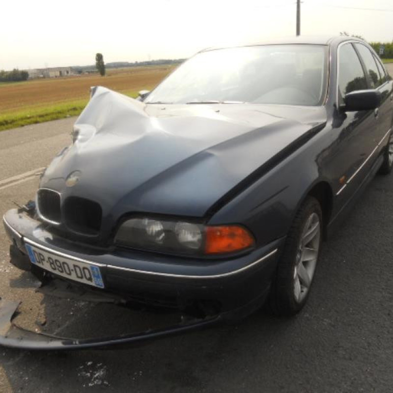 Attache ceinture arriere droit BMW SERIE 5 E39 Photo n°4