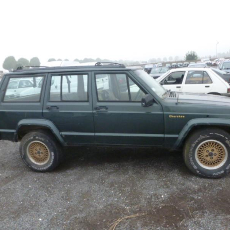 Attache ceinture arriere gauche JEEP CHEROKEE Photo n°3