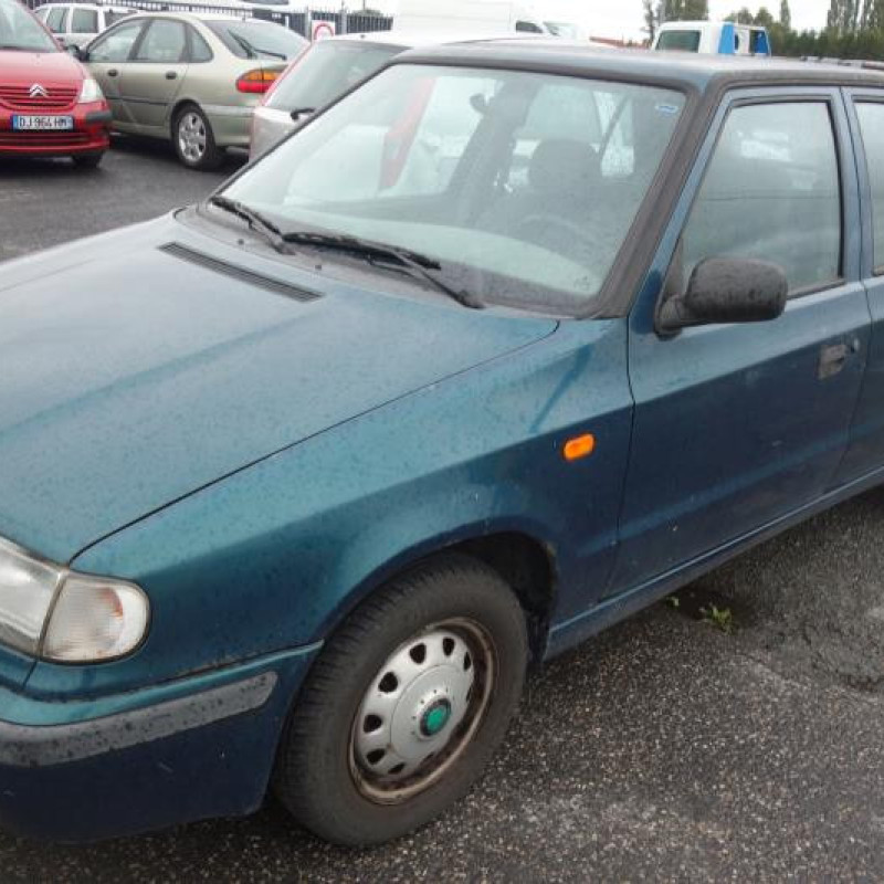 Vitre arriere gauche SKODA FELICIA Photo n°1