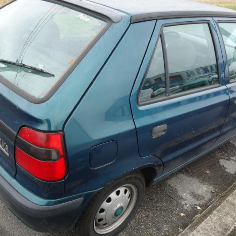 Vitre arriere gauche SKODA FELICIA Photo n°3