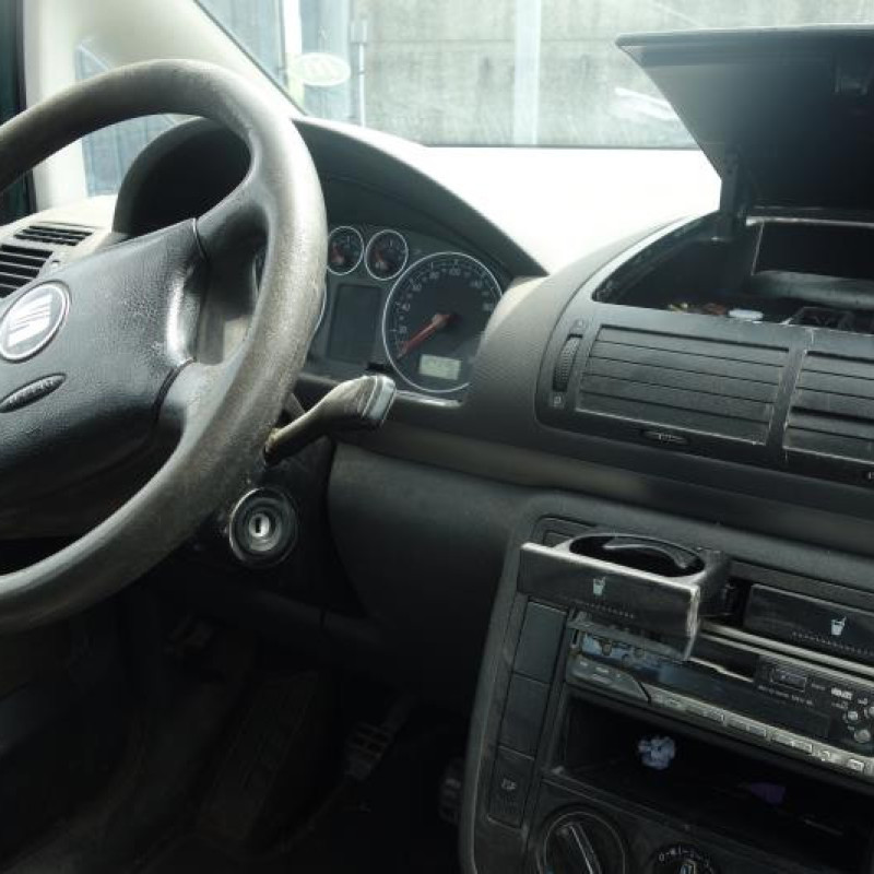 Attache ceinture avant gauche SEAT ALHAMBRA 1 Photo n°8