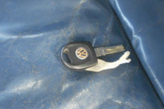 Attache ceinture avant gauche VOLKSWAGEN NEW BEETLE 1