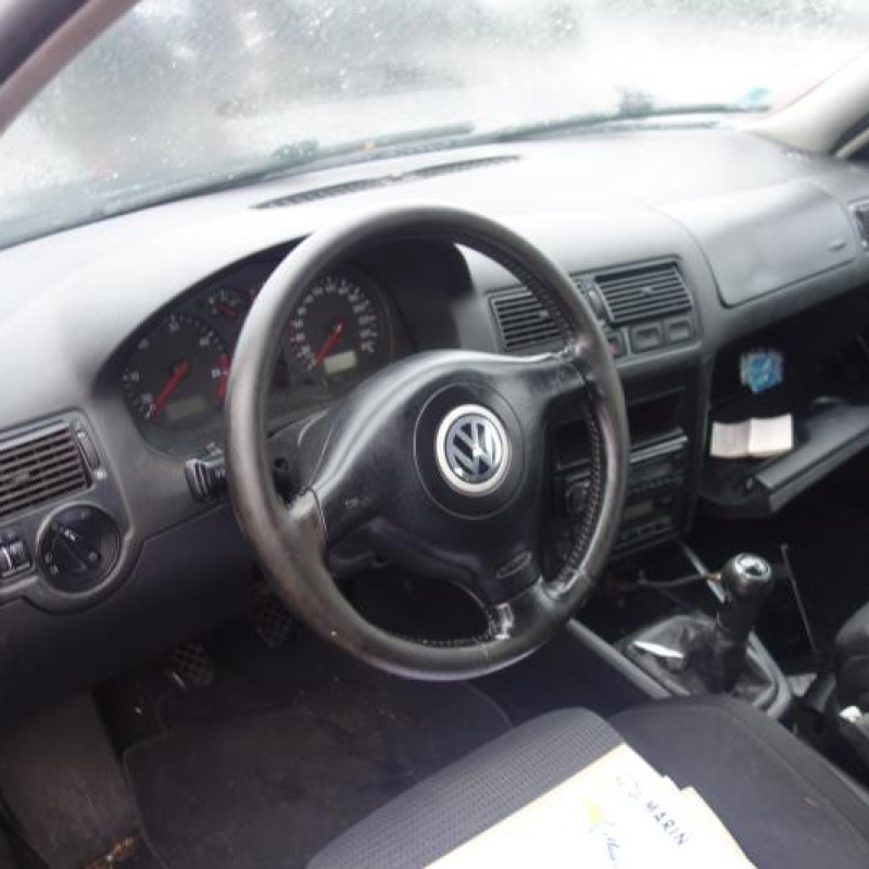 Attache ceinture arriere droit VOLKSWAGEN GOLF 4 Photo n°8