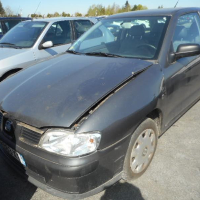 Attache ceinture arriere gauche SEAT IBIZA 2 Photo n°4