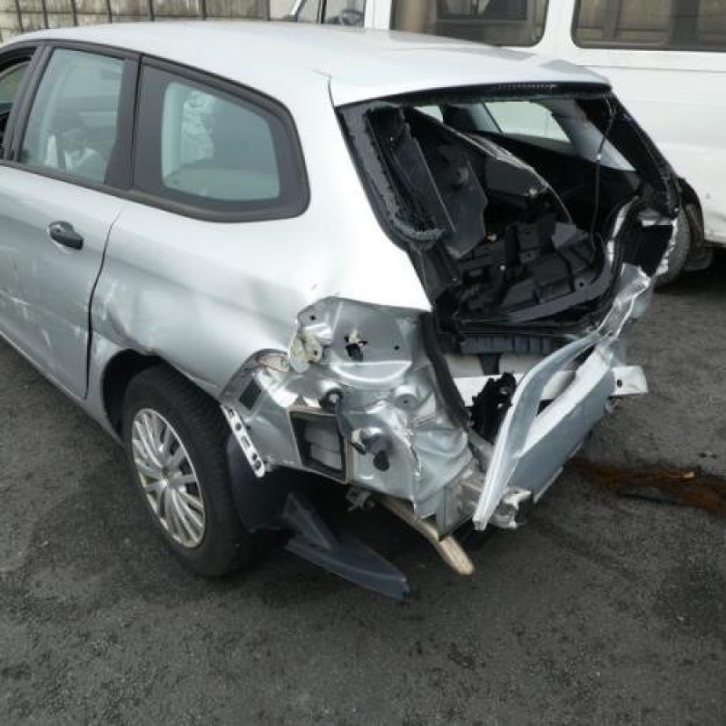 Vitre arriere gauche PEUGEOT 308 2 SW Photo n°4