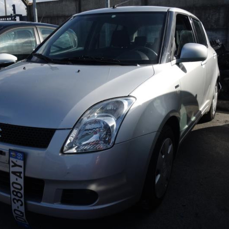 Custode arriere gauche (porte) SUZUKI SWIFT 3 Photo n°1