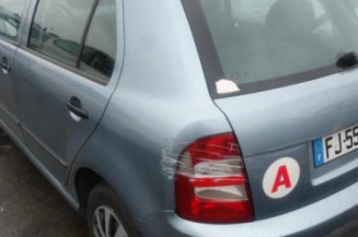 Attache ceinture arriere gauche SKODA FABIA 1