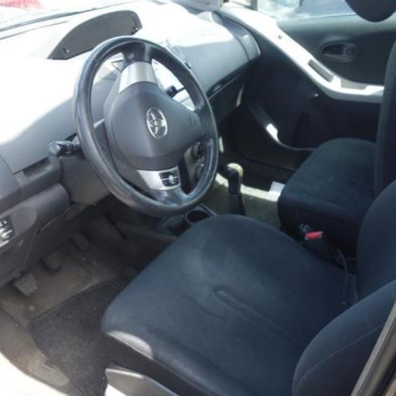 Boite a gants TOYOTA YARIS 2 Photo n°8