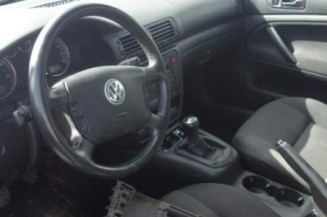 Renfort pare choc avant (traverse) VOLKSWAGEN PASSAT 4