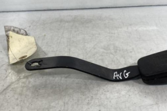 Attache ceinture avant gauche VOLKSWAGEN POLO 3