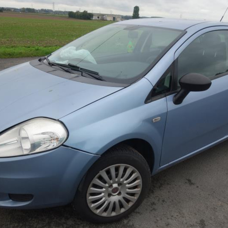 Custode arriere gauche FIAT GRANDE PUNTO Photo n°1