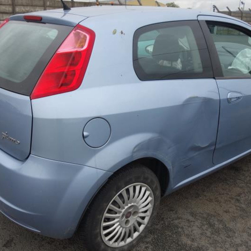 Custode arriere gauche FIAT GRANDE PUNTO Photo n°3