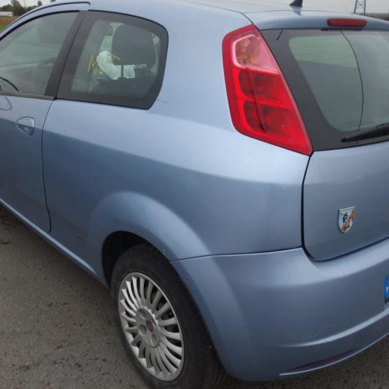 Custode arriere gauche FIAT GRANDE PUNTO Photo n°4