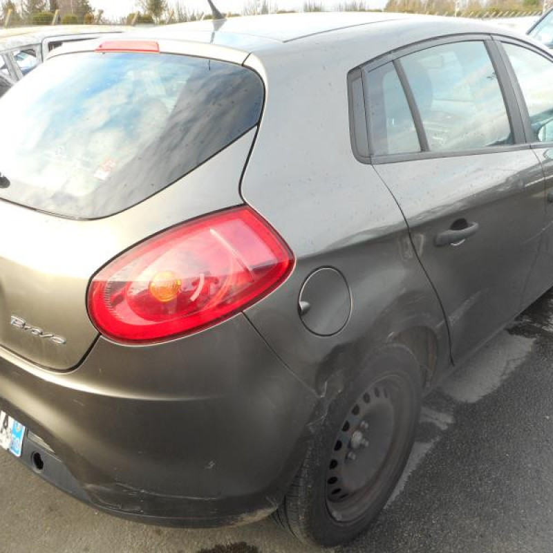 Pare choc arriere FIAT BRAVO 2 Photo n°8