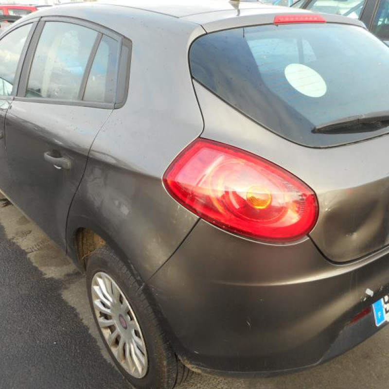 Pare choc arriere FIAT BRAVO 2 Photo n°9