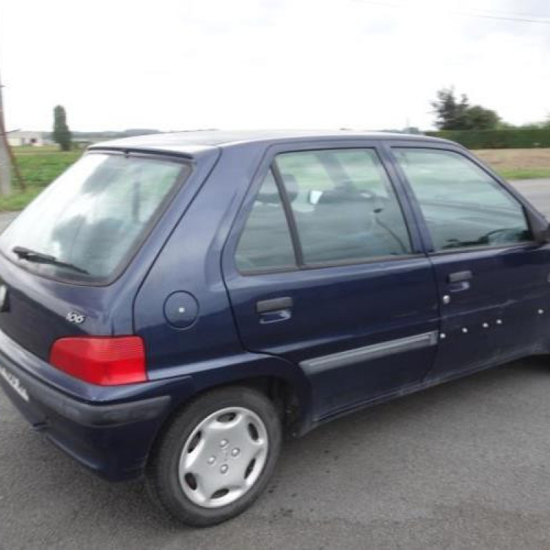 Pare choc arriere PEUGEOT 106 Photo n°5