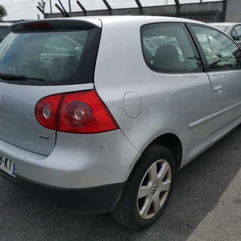 Feu arriere secondaire droit (feux) VOLKSWAGEN GOLF 5 Photo n°6